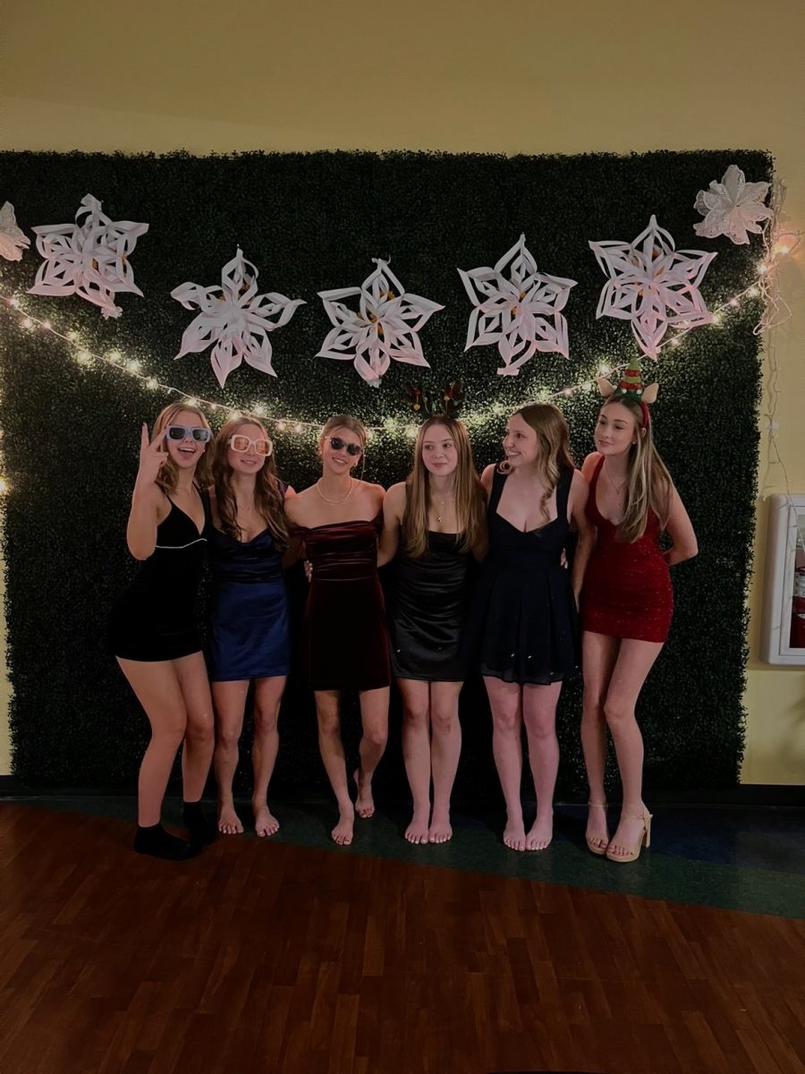Sophomores enjoying the Snow Ball photo booth; left to right: Eliza Blanchard, Eve Terrell, Lyran Handel, Kori Myers, Eden O’Brien, and Caitlin Stevens